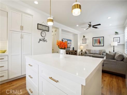 111 Chantilly , Irvine, CA