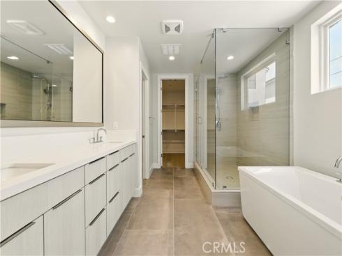 208 Stage , Irvine, CA