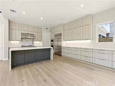 208 Stage , Irvine, CA