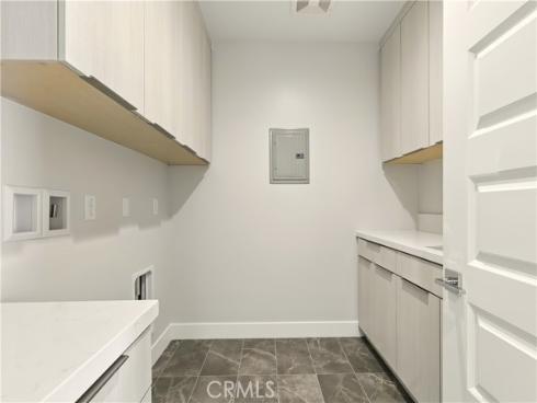 208  Stage  , Irvine, CA