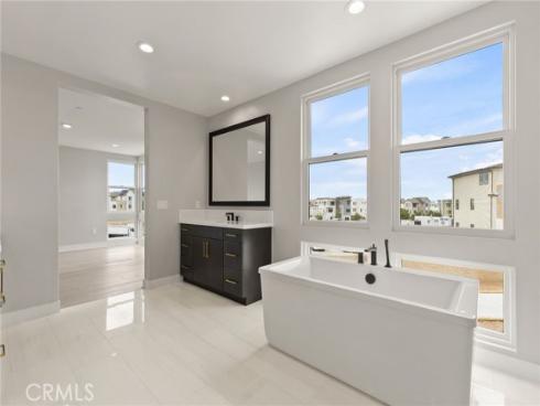 204 Stage , Irvine, CA