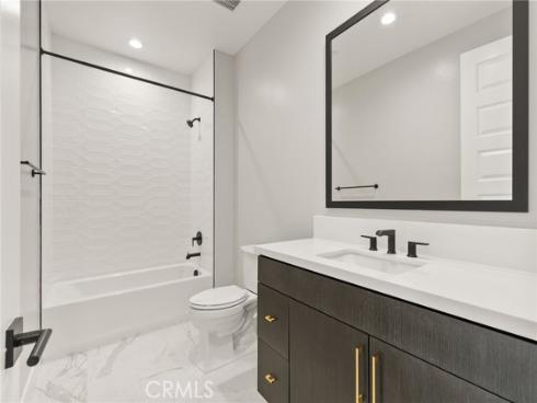 204 Stage , Irvine, CA