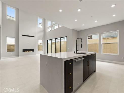 204 Stage , Irvine, CA