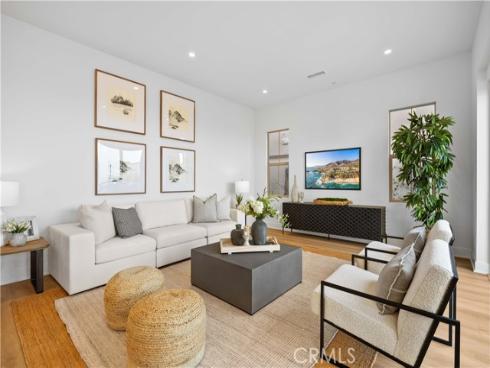 102 glydon , Irvine, CA