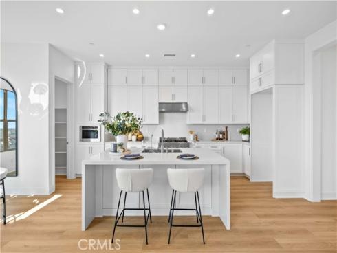 102 glydon , Irvine, CA