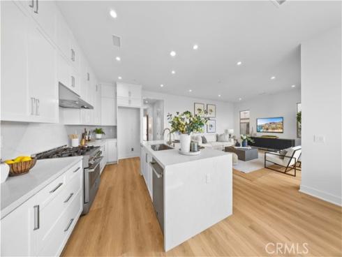 102 glydon , Irvine, CA