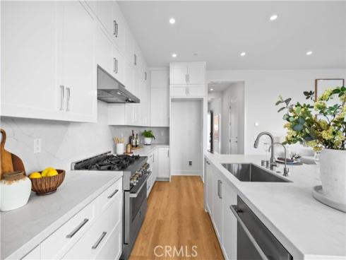 102 glydon , Irvine, CA