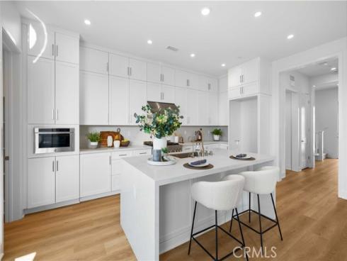 102 glydon , Irvine, CA