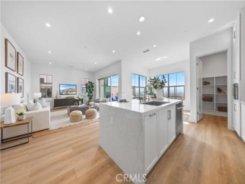 102 glydon , Irvine, CA