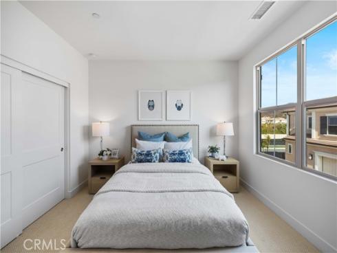 102 glydon , Irvine, CA