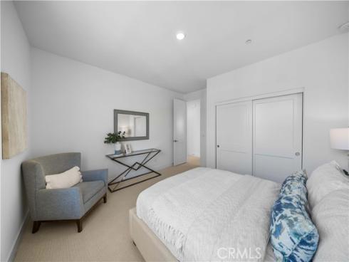 102 glydon , Irvine, CA