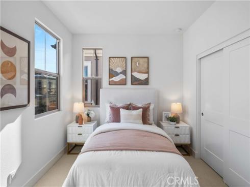 102 glydon , Irvine, CA