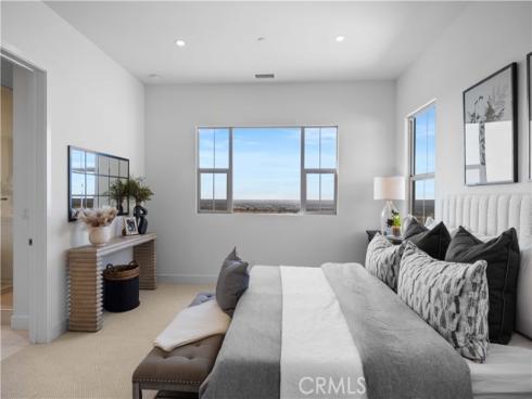 102 glydon , Irvine, CA