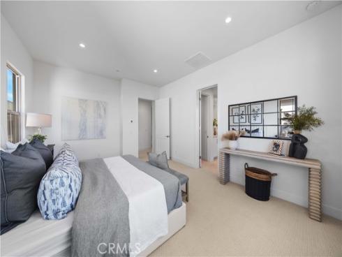 102 glydon , Irvine, CA