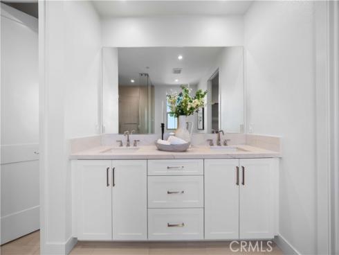 102 glydon , Irvine, CA