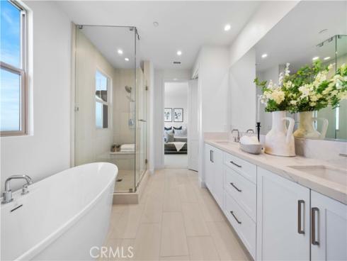 102 glydon , Irvine, CA