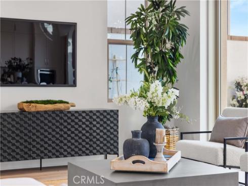 102 glydon , Irvine, CA