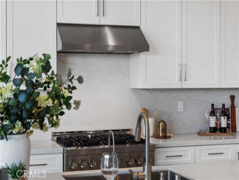 102 glydon , Irvine, CA