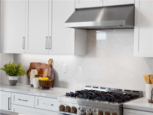 102 glydon , Irvine, CA