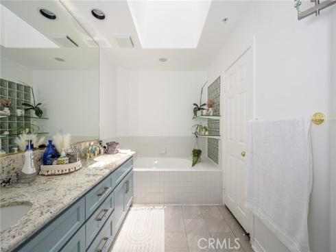 2233 Martin 411 , Irvine, CA