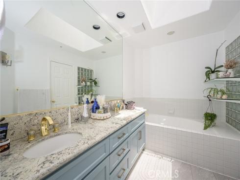 2233 Martin 411 , Irvine, CA