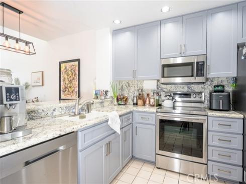 2233 Martin 411 , Irvine, CA