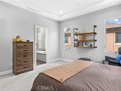 58 Tollson , Irvine, CA