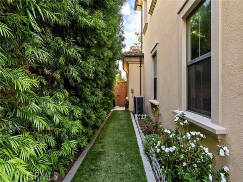 58 Tollson , Irvine, CA