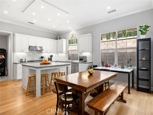 58 Tollson , Irvine, CA