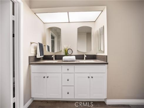 11 Palos 55 , Irvine, CA