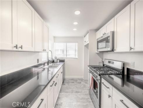 46 Echo 16 Run, Irvine, CA