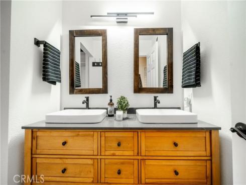 46 Echo 16 Run, Irvine, CA