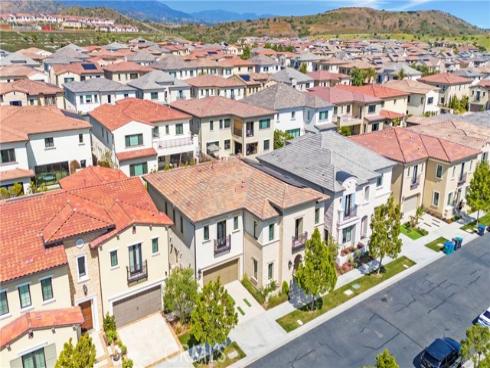 85  Spacial  , Irvine, CA