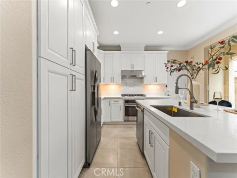 126 Yellow Pine , Irvine, CA