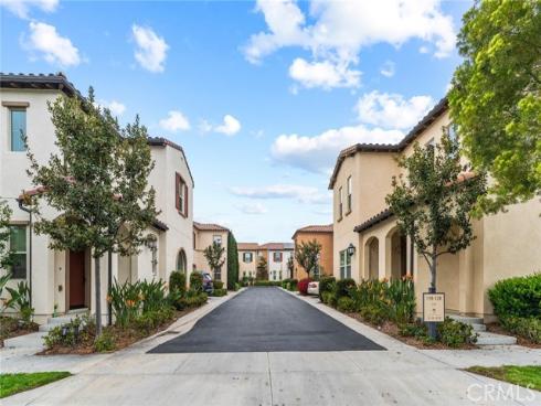 126 Yellow Pine , Irvine, CA