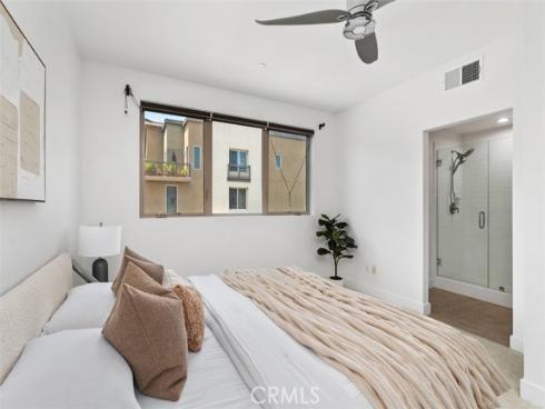 27 Delancy , Irvine, CA