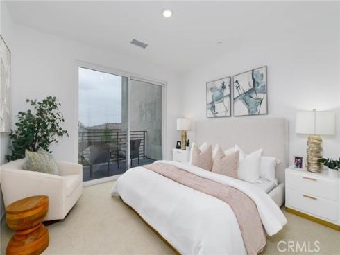 1075  Cadence  , Irvine, CA