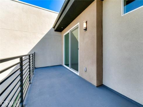 1075  Cadence  , Irvine, CA