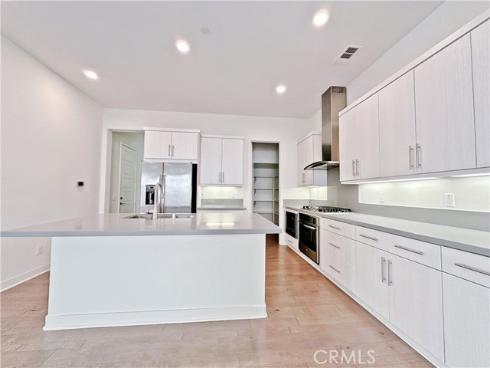 229 Radial , Irvine, CA