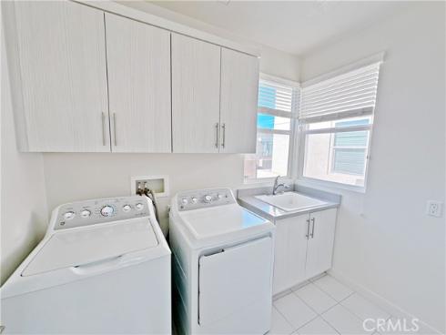 229 Radial , Irvine, CA