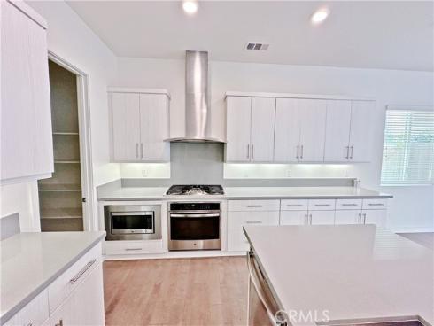 229 Radial , Irvine, CA