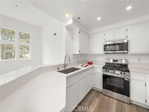 14 Magellan Aisle , Irvine, CA