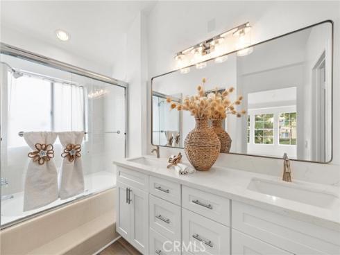 14 Magellan Aisle , Irvine, CA