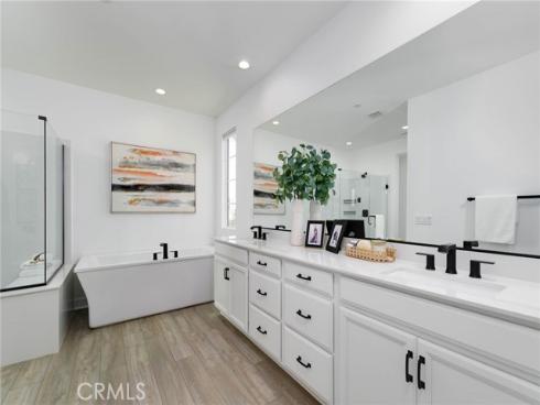 484  Chorus  , Irvine, CA