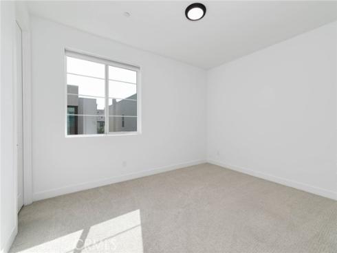 484  Chorus  , Irvine, CA