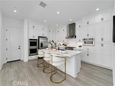 484  Chorus  , Irvine, CA