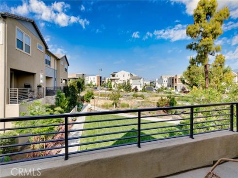 484  Chorus  , Irvine, CA