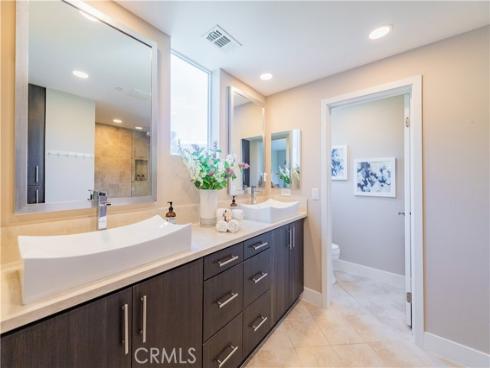 312 Rockefeller , Irvine, CA