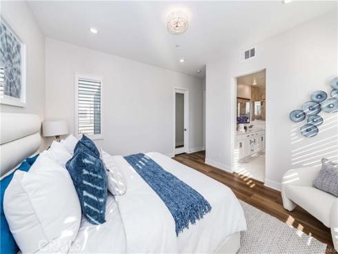 105 Chorus , Irvine, CA