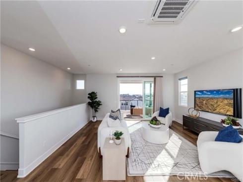 105 Chorus , Irvine, CA